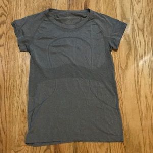 Lululemon tee shirt